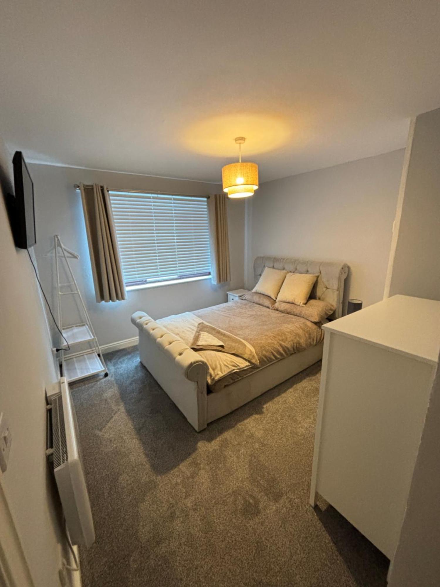 Apartamento The Airport Flat - Newly Renovated & Free Parking