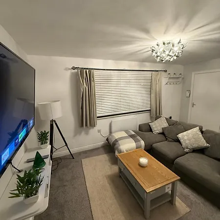 The Airport Flat - Newly Renovated & Free Parking Apartment Leeds  Exterior photo