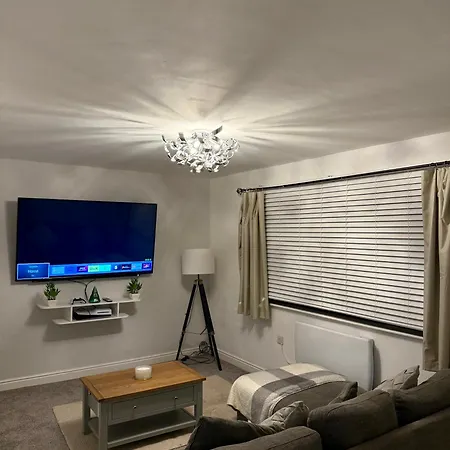 The Airport Flat - Newly Renovated & Free Parking Apartment Leeds  Exterior photo