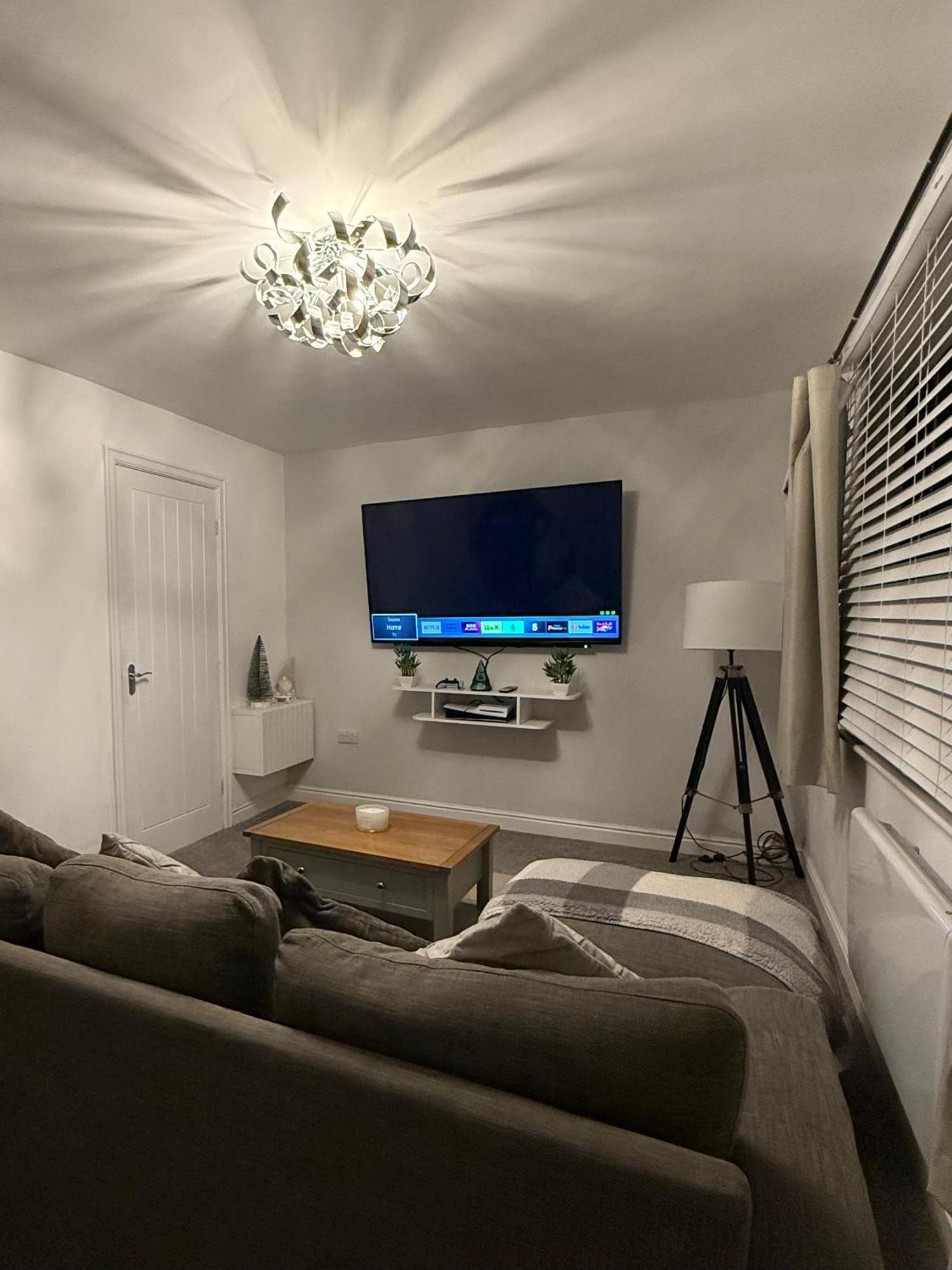 The Airport Flat - Newly Renovated & Free Parking * Leeds (West Yorkshire)