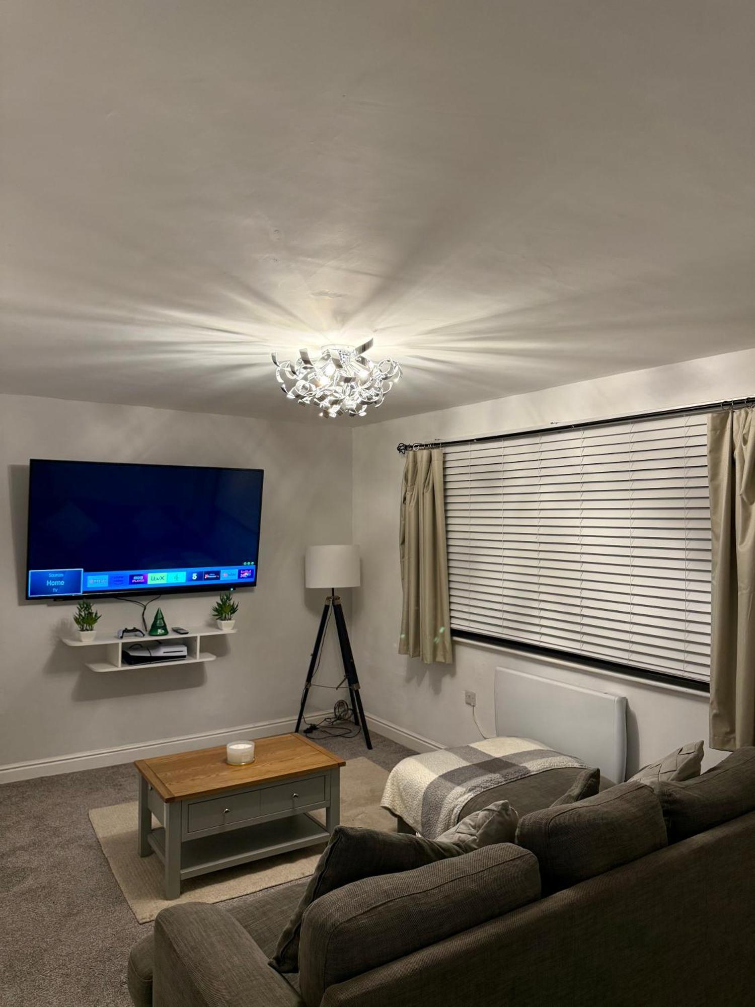 The Airport Flat - Newly Renovated & Free Parking * Leeds (West Yorkshire)