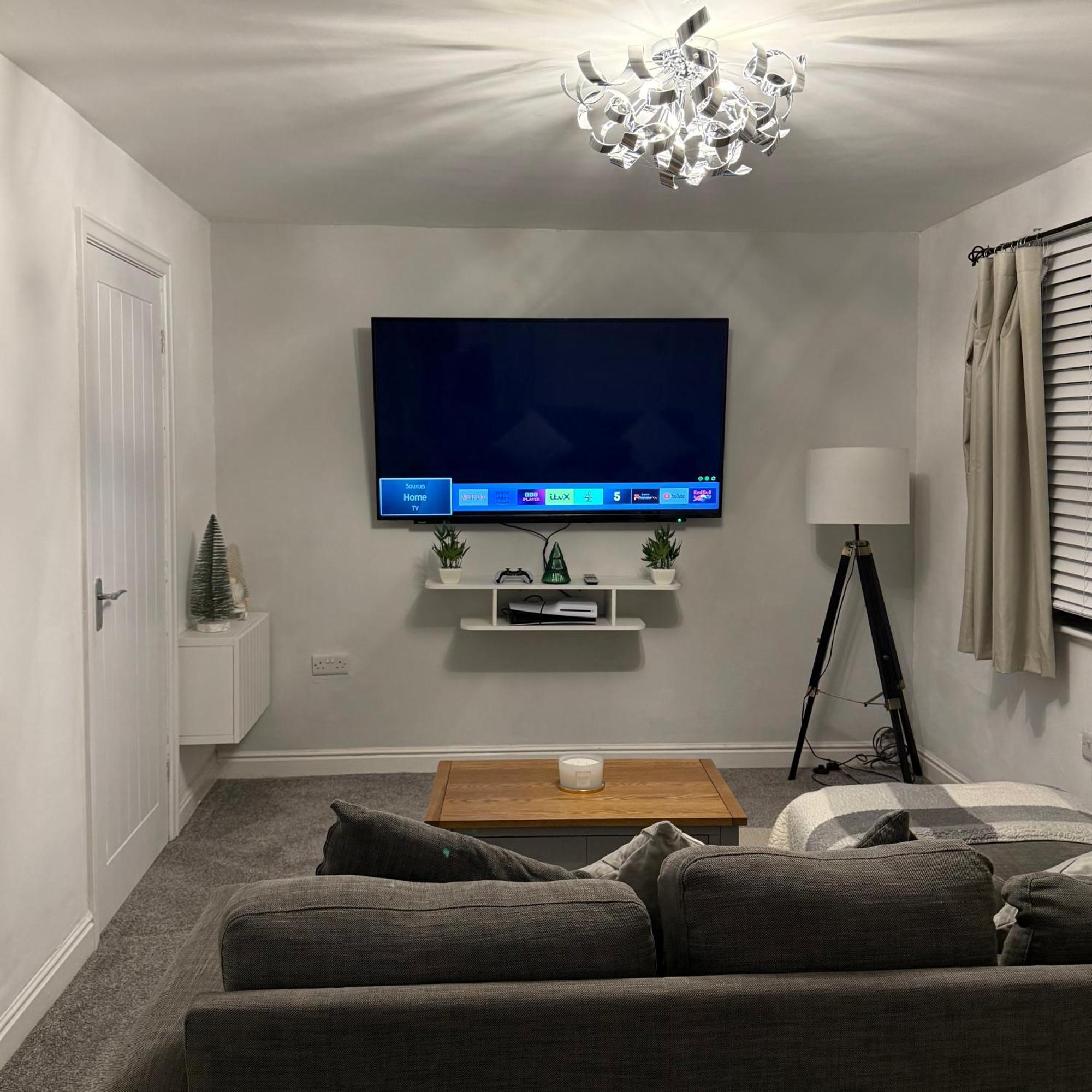 The Airport Flat - Newly Renovated & Free Parking * Leeds (West Yorkshire)